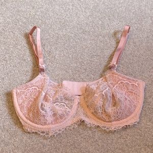 NWOT Victoria’s Secret Lace Bra